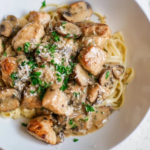 Creamy Mushroom Chicken Pasta: a comforting bowl of pasta with tender chicken and a rich, creamy sauce.